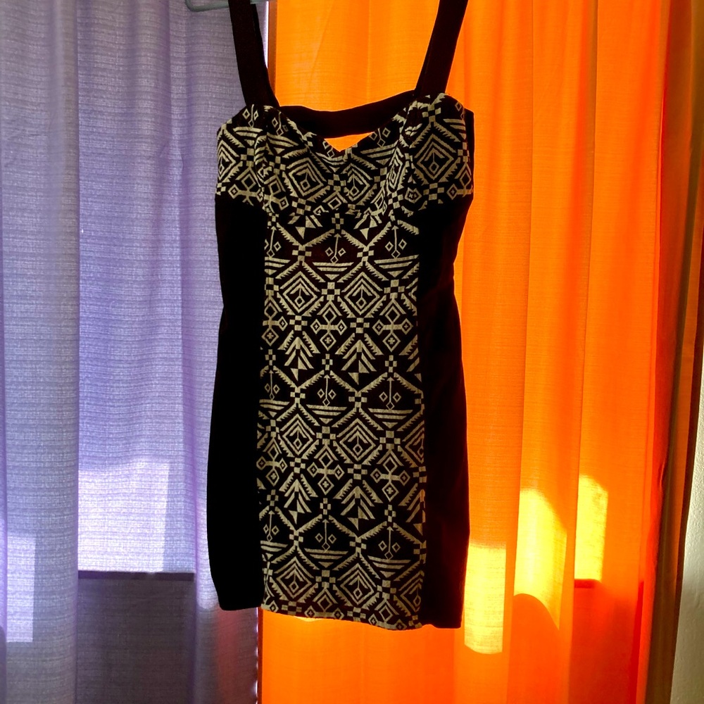 Fun cocktail party dress size 12, by divided!
